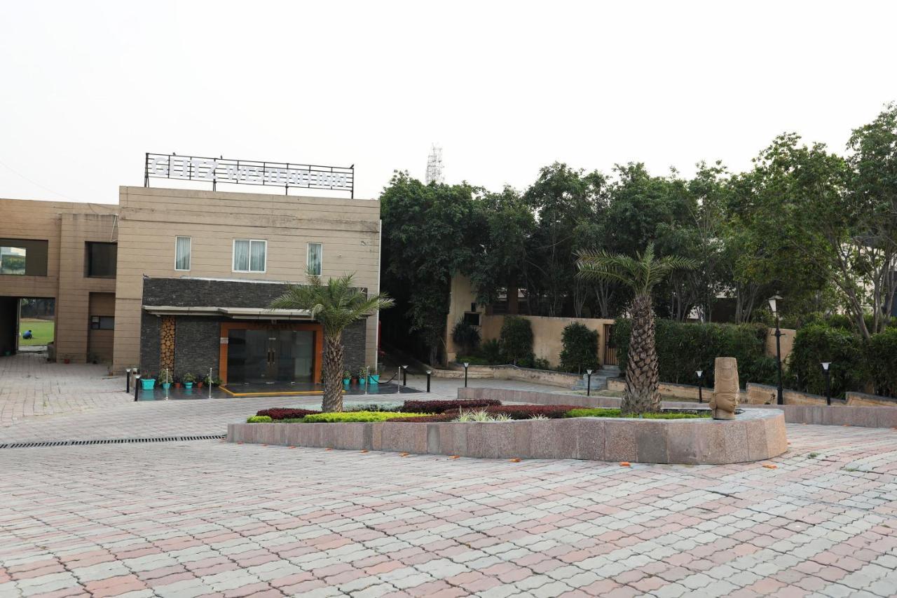 Westend Inn - Resort And Banquet Near Delhi Airport Nové Dillí Exteriér fotografie